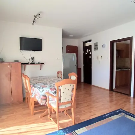 Cindy Apartment *